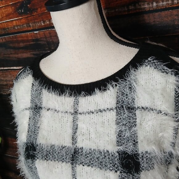 Express Sweater XS Slit Shoulder Black White Plaid Fuzzy Eyelash Knit - Picture 5 of 9